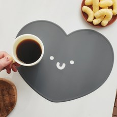 ade.l 矽膠餐墊 鏤空愛心, 寬 324mm x 長 250mm x 厚 1.8mm, 深灰色, 1個