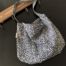 Yangsun Company藍色豹紋帆布包