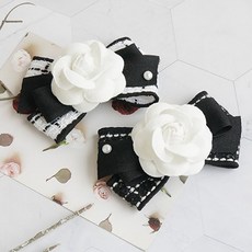 HARAROI 女童白色玫瑰粗花呢蝴蝶結髮夾2件組