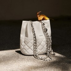 앨리카 가죽 체인 버킷백