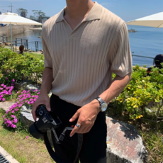 마켓에이 남성용 커스 라인 카라 반팔 니트 T25SS3-A1801