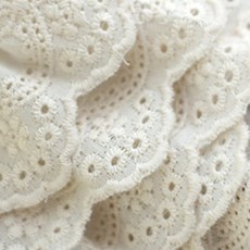 快樂熊 莎布麗娜棉質刺繡荷葉邊蕾絲, 1捲, 自然原色