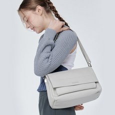 질바이질스튜어트 베이 라지 체인백