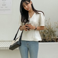 white fox 毛呢V領泡泡袖上衣