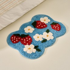 Modern House L 草莓與花朵腳踏墊, 藍色