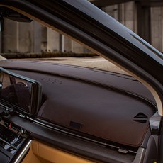 gaon 皮革儀錶板避光墊, 棕色, Genesis G80 小改款 (2023年 12月 / 有HUD 無中置喇叭)