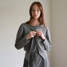 on&on 女款船型領兩穿無縫線針織開襟衫 NEK4XD907