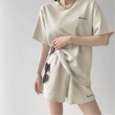 The Flow Commerce 女款鬆餅格壓紋短褲運動套裝