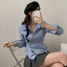 PEONIST 線條不對稱鈕扣翻領襯衫