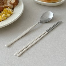 NICOTT 緞面彩色餐具組, 1套, 湯匙 + 筷子, 奶油色