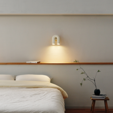 아고 서커스 벽등, Eggwhite