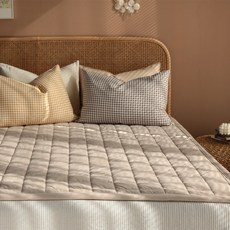 HELLOSLEEP 牛奶絨超細纖維絎縫固定鬆緊帶床墊, 米色