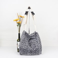 보니보따리 안젤라 에코 코듀로이 숄더 토트백