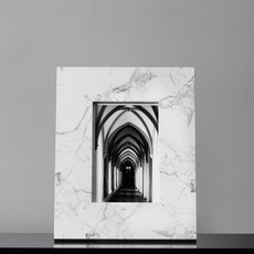 現代大理石相框, 白色