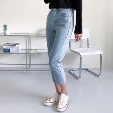 ezy studio 女款嬌小版修身直筒牛仔褲