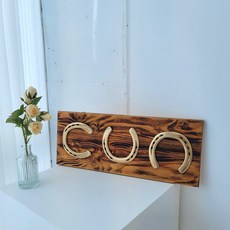 Kuching island. 招財致富馬蹄鐵畫框 黃銅鑄造手工畫框, 混色