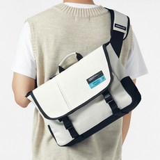 ADDEDIT Kenji 郵差包 斜揹包, 象牙白