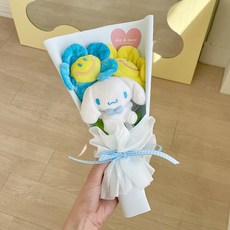 Day&More 三麗鷗迷你玉桂狗娃娃 8cm + 笑臉花 2入 + 花束套組, 1套, 混合色