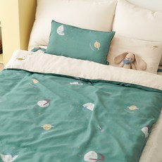 Bamboo Bebe 孩童用太空森林印花竹纖維與莫代爾被子薄墊枕頭組, 迷人的綠色