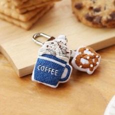 hobbyful 咖啡和椒鹽脆餅鑰匙圈法式刺繡課 + DIY 套件 + 入門套件, 混色