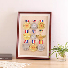 Soulrich 原木紀念獎牌收納相框 9格獎牌展示, 1個, 桃花心木