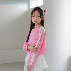 SM2 女童麻花針織大學T