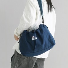 D.LAB Cuddly 束口口袋斜背包, 海軍藍