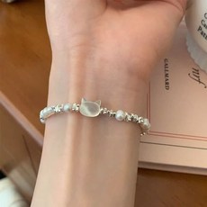 비아워게스트 여성용 고양이 펜던트 모조 진주 팔찌