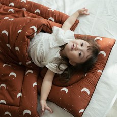 doudou n somn 莫代爾棉被子, Fall In Moon