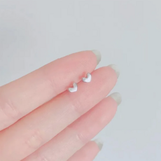 PEONIST 女性迷你愛心設計霧面耳環