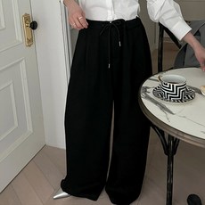 NANING9 女款Dohilk細褶寬版抽繩褲