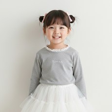조이멀티 엘리나 자수 프릴넥 긴팔티셔츠