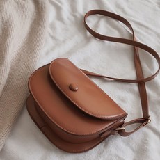 SORIDAL Deyon 女款簡約鈕扣扣環細節斜背包, 棕色