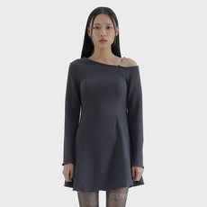 큐리티 C ONE 숄더 디테일 드레스