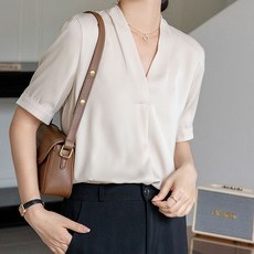 루나걸 일리너 브이 블라우스 L24SMBL031812