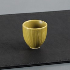 Dal So Geum 韓國製半月陶瓷酒杯 黃綠色, 單品, 1個