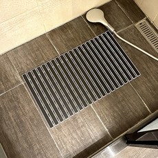 데이소이 사각형 물빠짐 욕조 욕실 발판매트 40 x 68 cm, NO 03 블랙, 1개