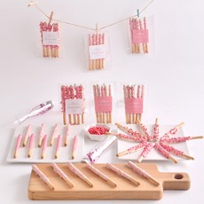 DIYOU Sangsang& DIYOU 巧克力棒製作DIY 粉紅脆片 A079 禮盒, 1個, DIYOU白巧克力 90g + 草莓餅乾脆片 20g + DIYOU粉紅巧克力筆 20g + 迷你長條餅乾 30g + 素面自黏塑膠袋 6入 + Merci粉紅方形貼紙