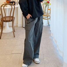 kleinemone 女款Gorpcore風下擺抽繩工裝束口寬褲