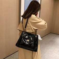 Marilyn漆皮鍊條肩背包