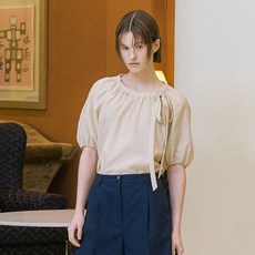 올리브데올리브 라운드넥 리본 포인트 라그랑 블라우스