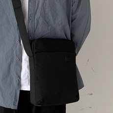 CCREANG 男士素色休閒斜背郵差包 CR3301, 黑色