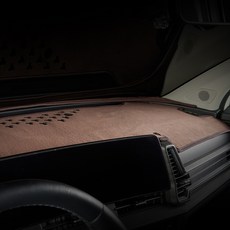 MAYTON 超柔軟天鵝絨儀表板保護套 防滑墊, Hyundai Santa Fe MX5 (23年8月~ / 有HUD / 有中置喇叭), 棕色