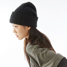 Oplein 基本款素色厚針織毛線帽 O34I004