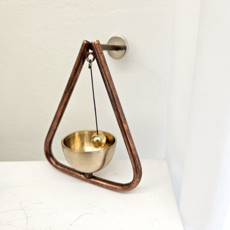 Kuching island. 可愛三角形手工韓國傳統黃銅風鈴