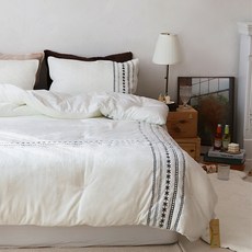 eightroom 皇冠刺繡雙面超細纖維冬被, 白色