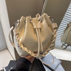 연이랜드 드로스트링 포인트 버킷 숄더백