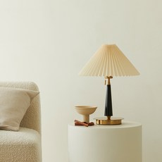 HANSSEM Emma褶皺桌燈, 象牙色(布藝燈罩）、金色+黑色(燈架、底座）