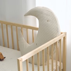 lolbaby 嬰兒絎縫月亮抱枕, 櫻桃米色