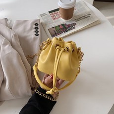 SORIDAL 女士Sane福袋束口包 高級鍍金亮點Hobo斜背包, 黃色
